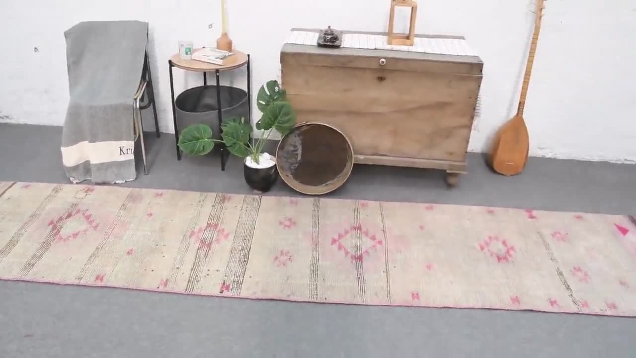 ペールミルキー✳︎62×147✳︎ピンク　ライン深ブルー　トルコヴィンテージラグ トルコ製 2.5×11.8フィート ラグ、ランナー ヴィンテージラグ、ピンク
